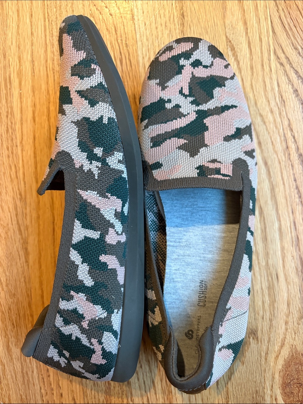 Clarks 8.5 Slip-On Camouflage Knit Shoes - Pink/Green